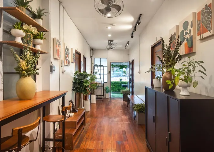 Homey And Cozey Poblacion Makati S10 منزل للإقامة